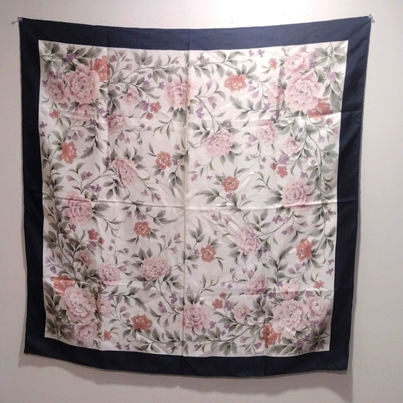Pierre Cardin 💯% Silk Floral Print Luxury Scarf – 30x30-In Women’s Accessories - Picture 4 of 13